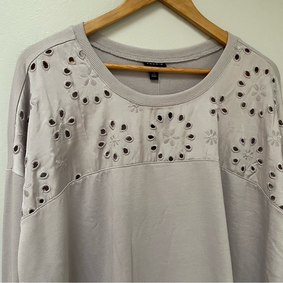 🆕NWT🔖Torrid Grey Lightweight French Terry Eyelet Detail Top - 3X - Picture 4 of 8